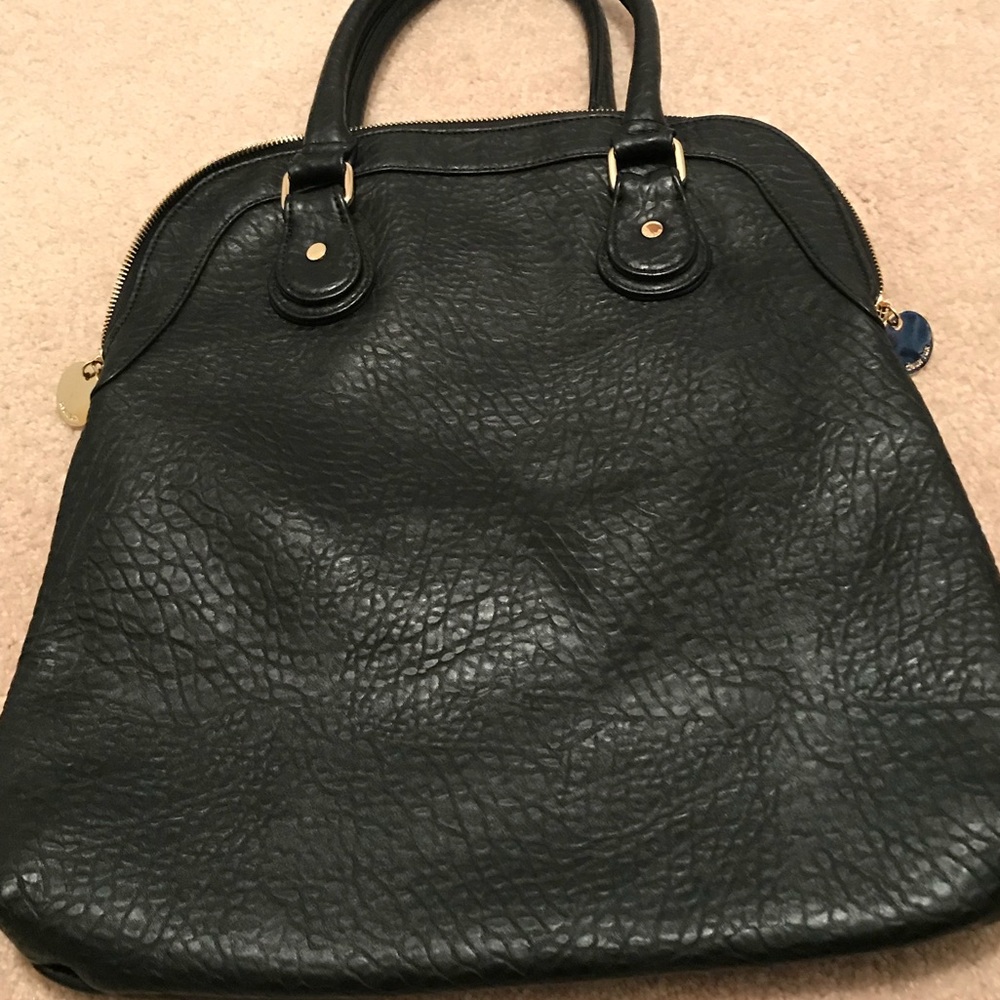 Deux Lux black handbag like new